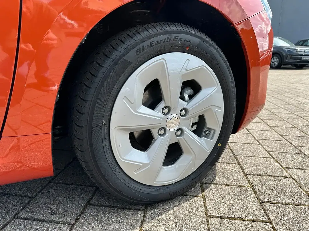 Suzuki Swift - Thumbnail 4