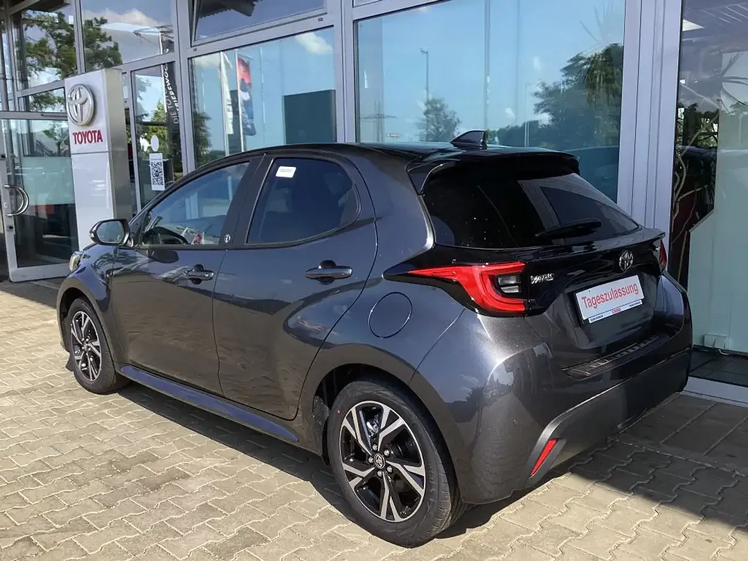 Toyota Yaris - Thumbnail 3