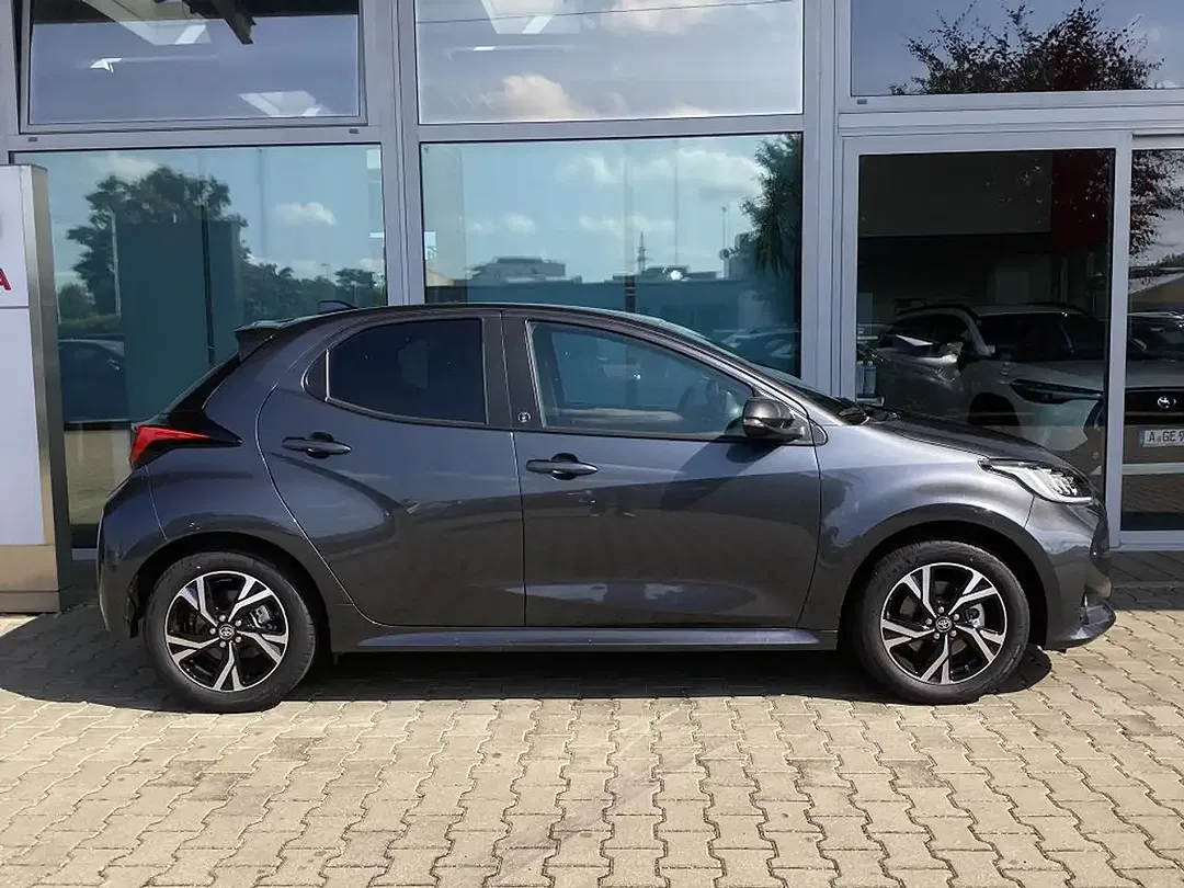 Toyota Yaris - Thumbnail 4