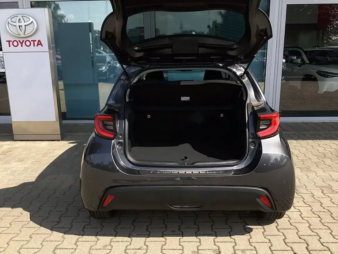 Toyota Yaris - Thumbnail 6