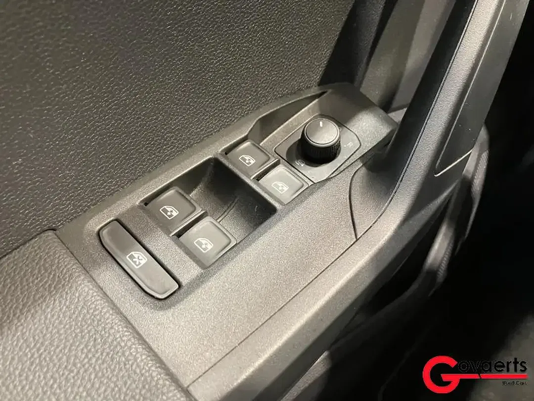 SEAT Arona - Thumbnail 12