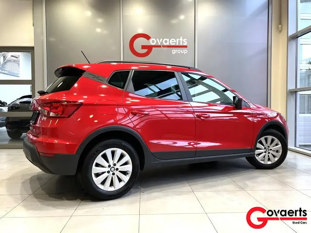 SEAT Arona - Thumbnail 2