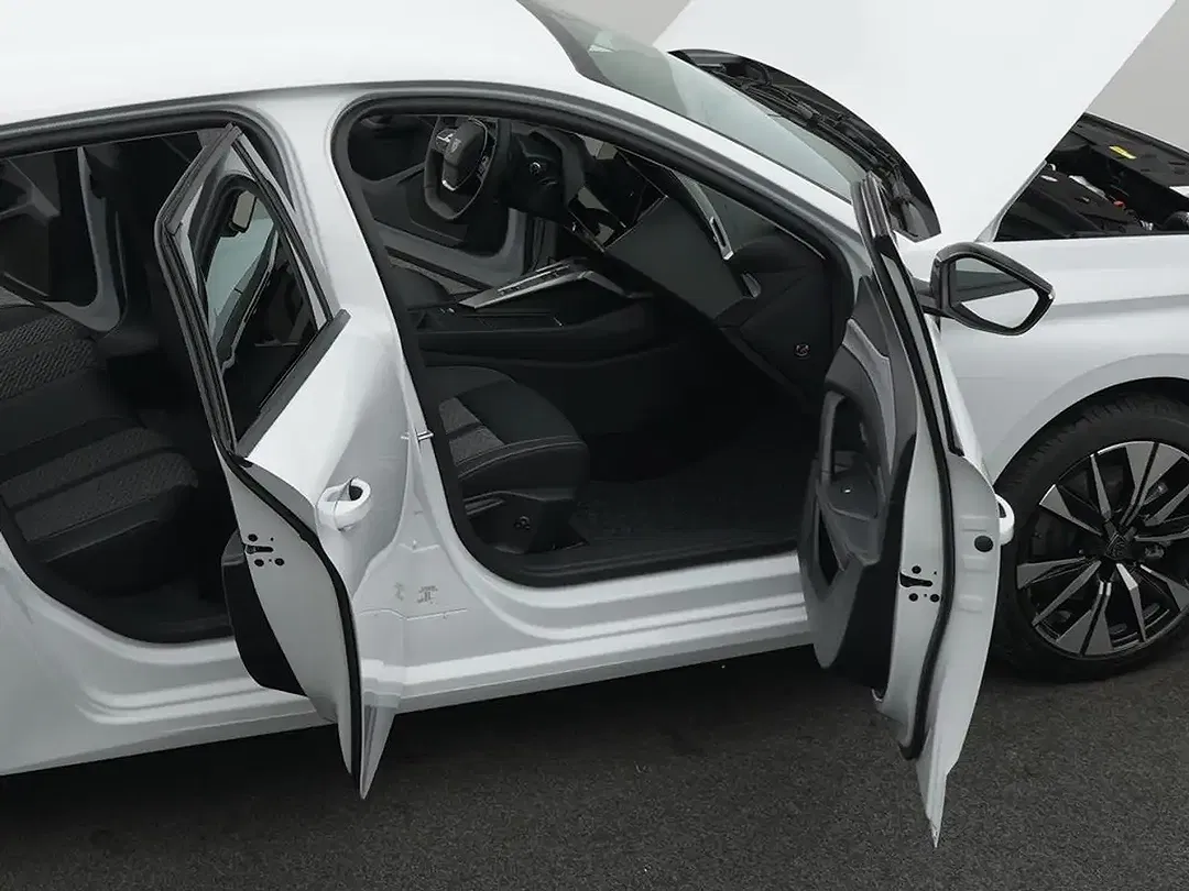 Peugeot 308 - Thumbnail 10