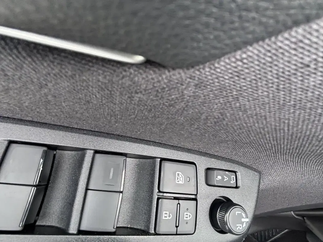 Mazda 2 - Thumbnail 3