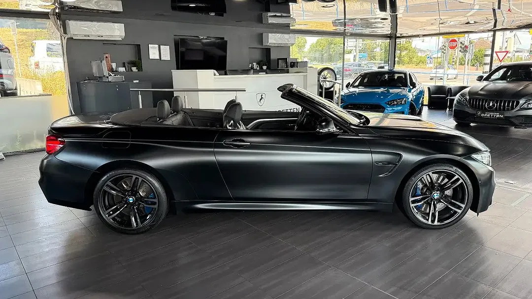 BMW M4 - Thumbnail 3