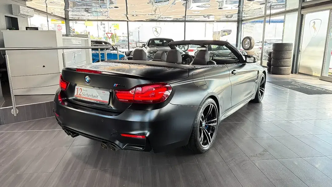 BMW M4 - Thumbnail 4