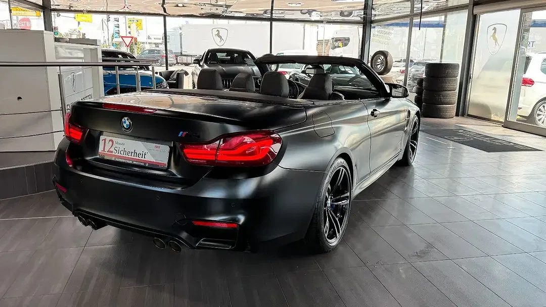 BMW M4 - Thumbnail 5