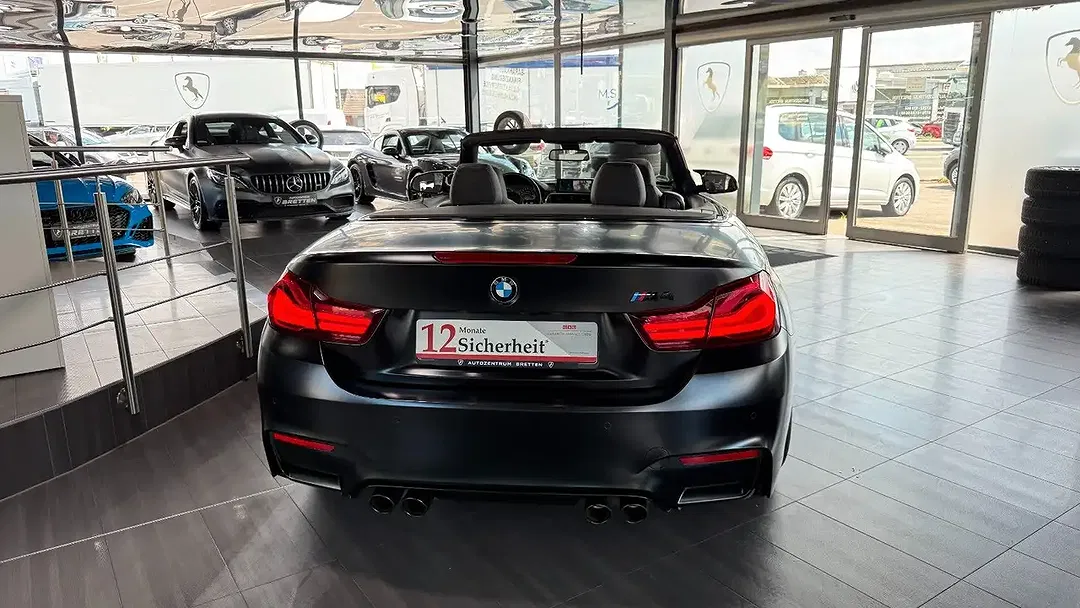 BMW M4 - Thumbnail 6