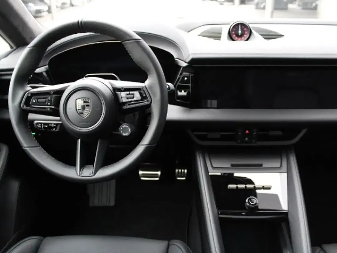 Porsche Macan - Thumbnail 4