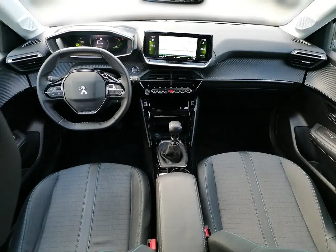 Peugeot 208 - Thumbnail 9