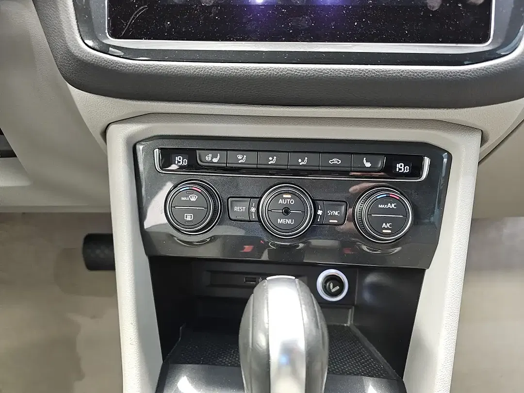Volkswagen Tiguan - Thumbnail 13