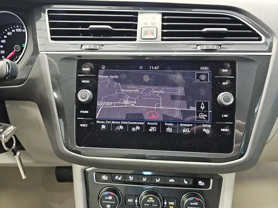 Volkswagen Tiguan - Thumbnail 18