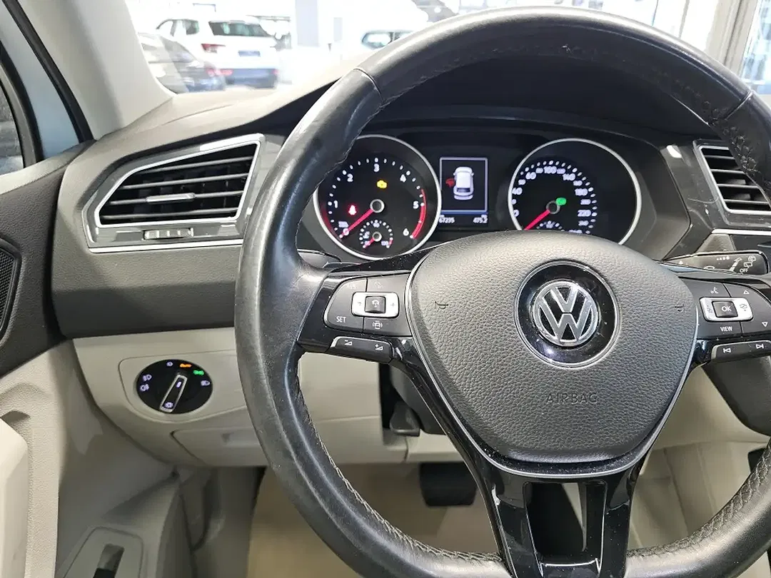 Volkswagen Tiguan - Thumbnail 21