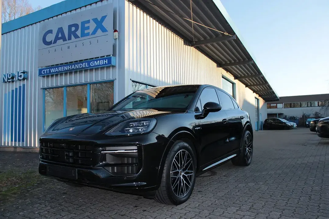Porsche Cayenne - Thumbnail 1