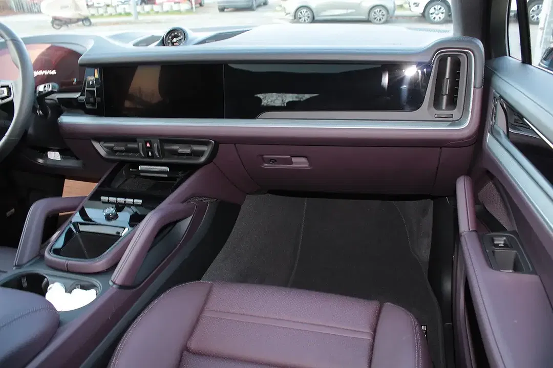 Porsche Cayenne - Thumbnail 10