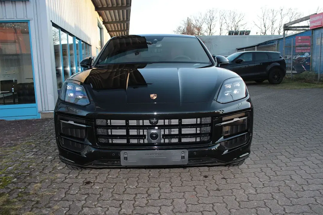 Porsche Cayenne - Thumbnail 2