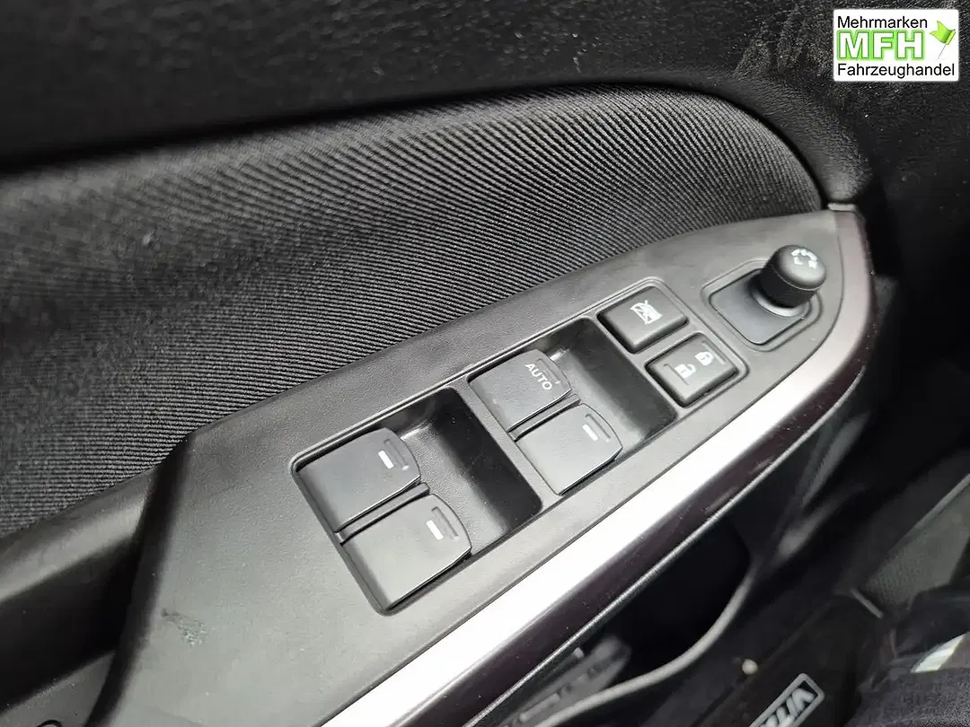 Suzuki Vitara - Thumbnail 13