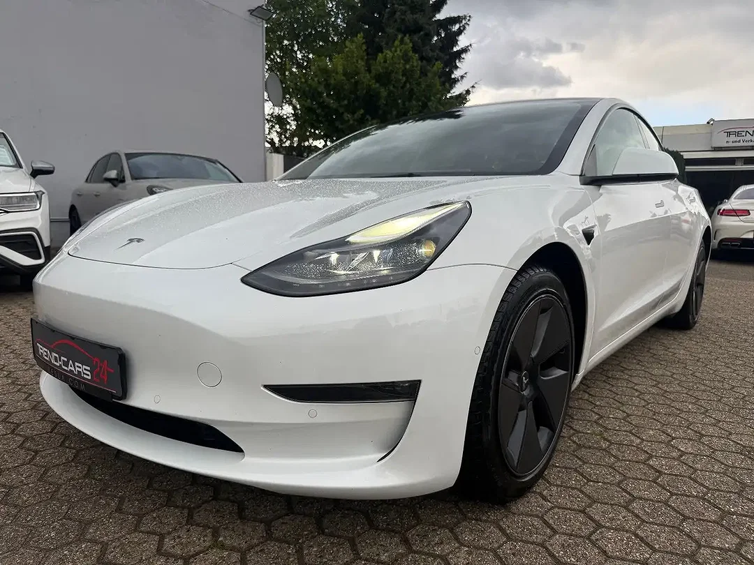 Tesla Model 3 - Afbeelding 1