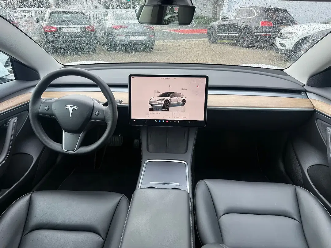 Tesla Model 3 - Thumbnail 15
