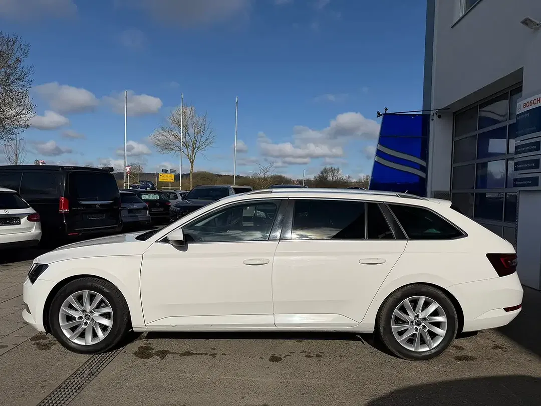 Skoda Superb - Thumbnail 3