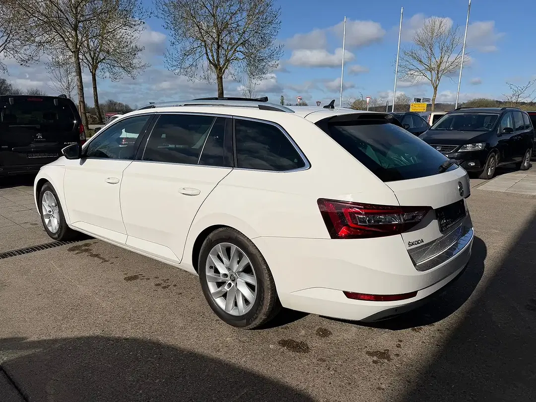 Skoda Superb - Thumbnail 4