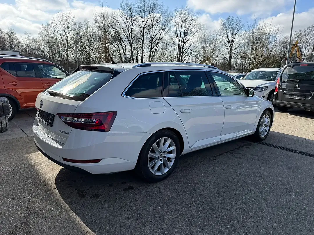 Skoda Superb - Thumbnail 6