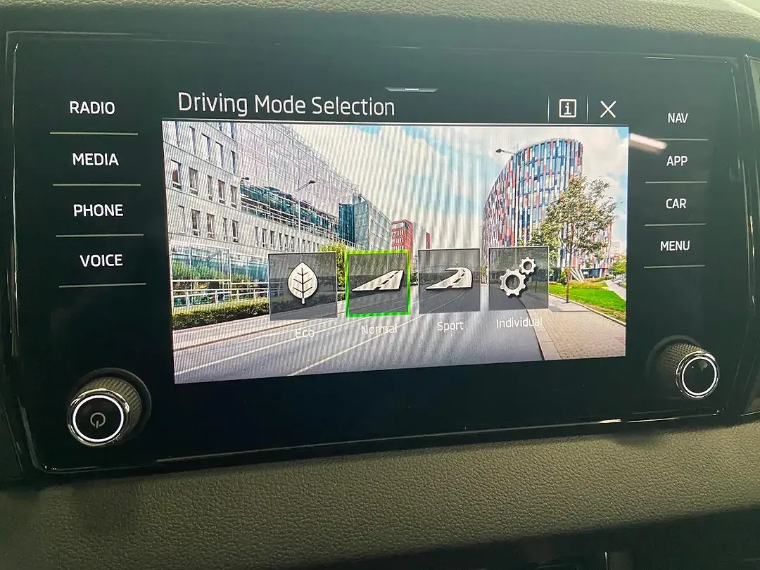 Skoda Karoq - Thumbnail 13