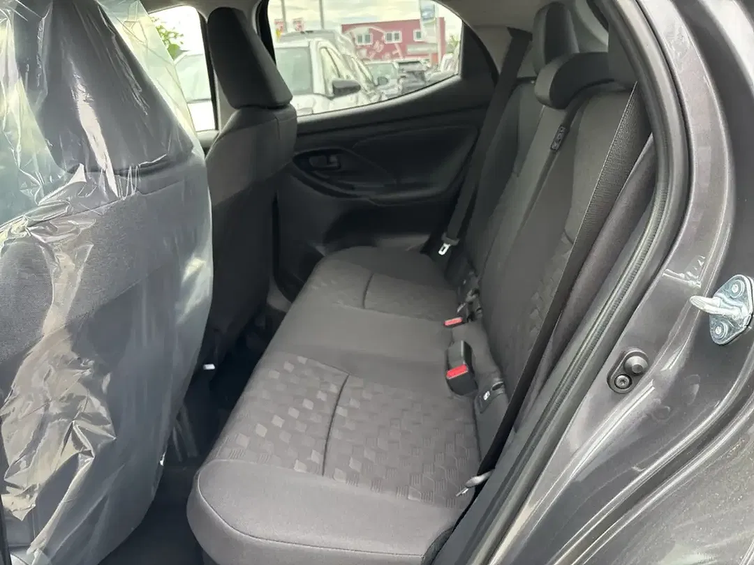 Toyota Yaris - Thumbnail 11