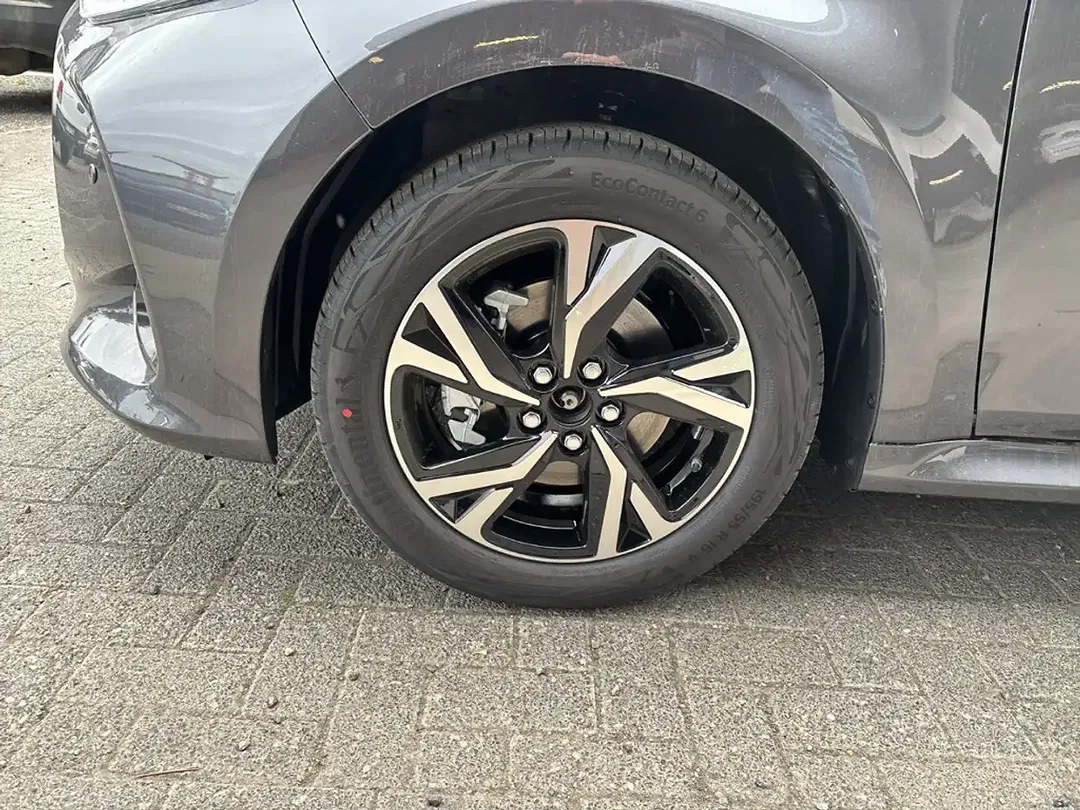 Toyota Yaris - Thumbnail 6