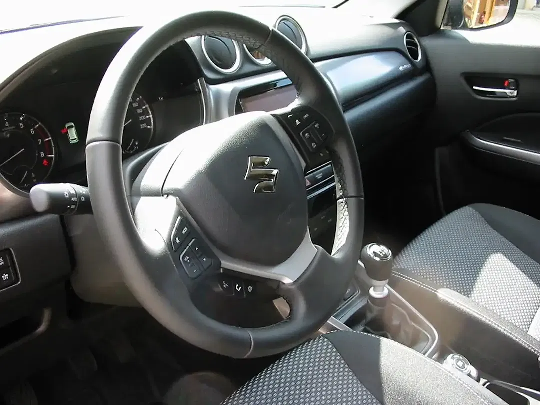 Suzuki Vitara - Thumbnail 17