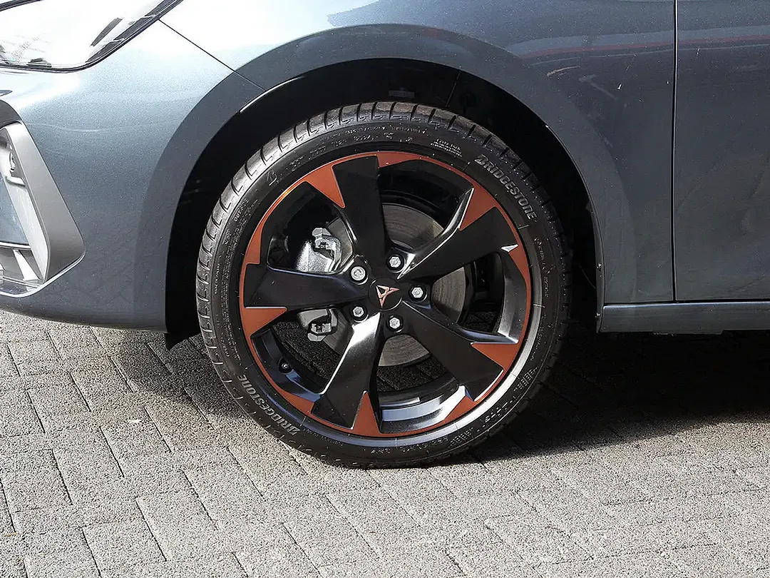 CUPRA Leon - Thumbnail 5