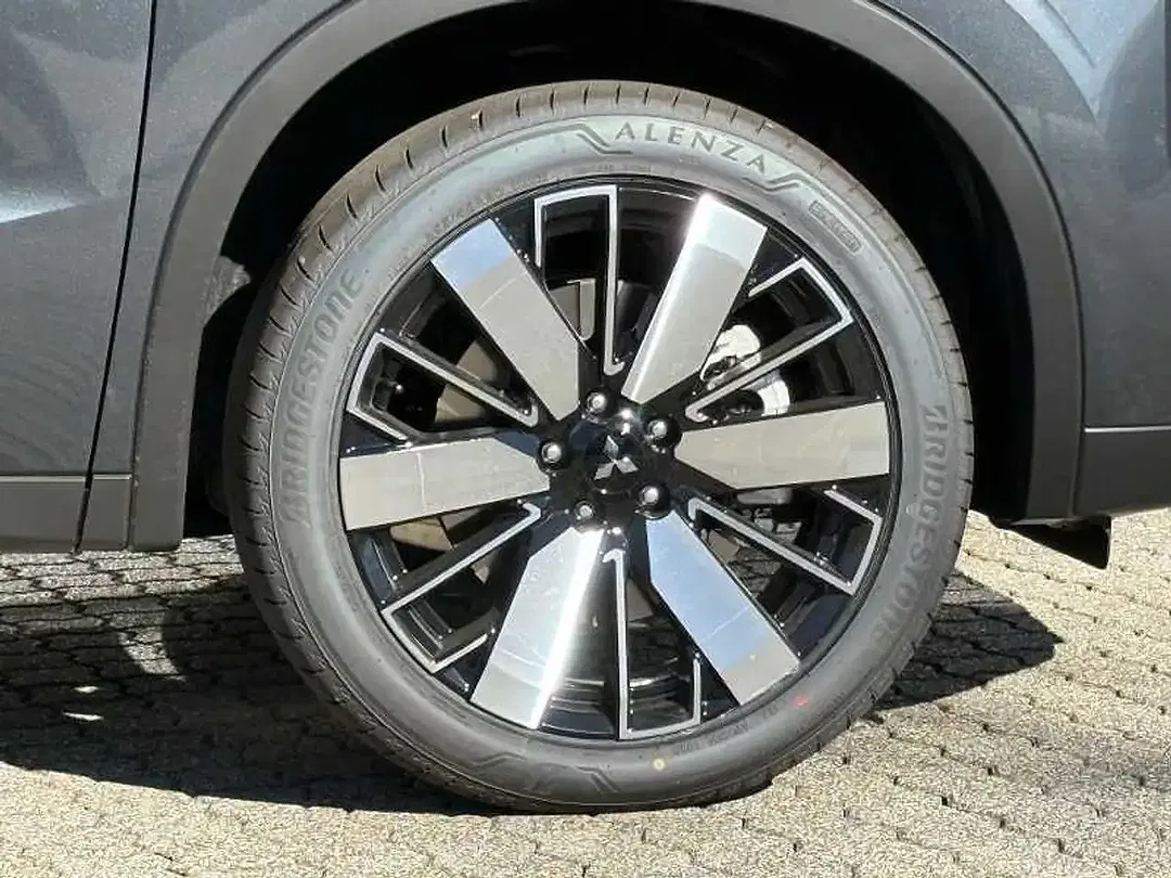 Mitsubishi Outlander - Thumbnail 15