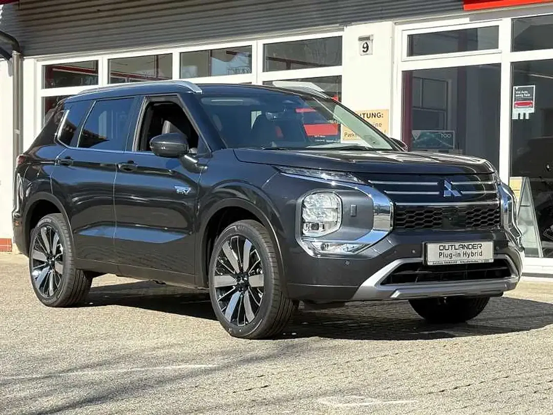 Mitsubishi Outlander - Thumbnail 2