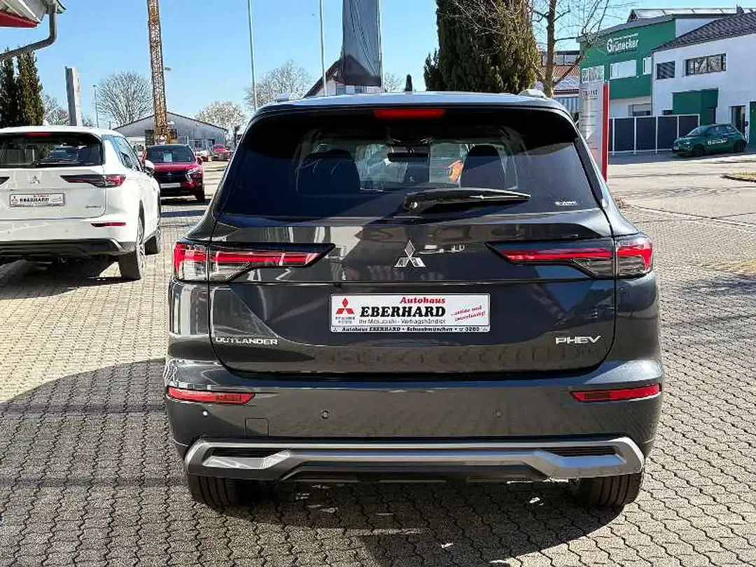 Mitsubishi Outlander - Thumbnail 5