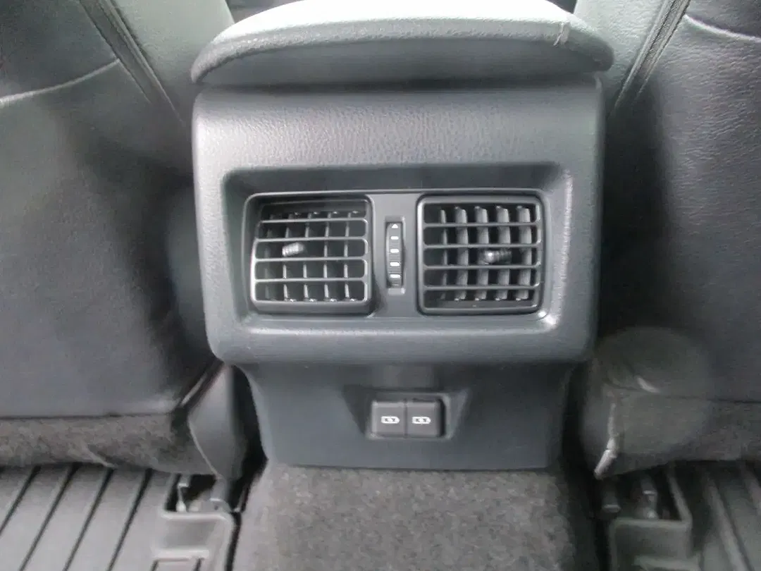 Toyota Camry - Thumbnail 6