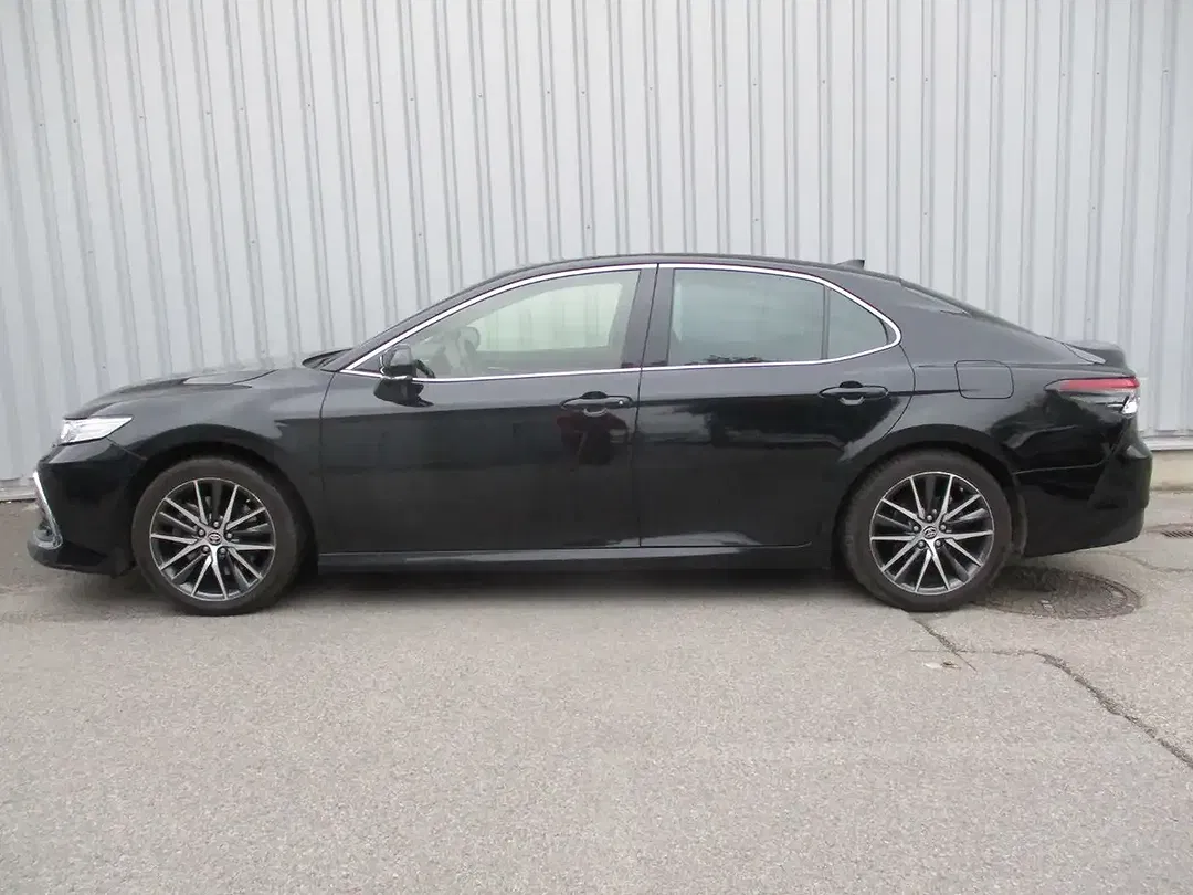 Toyota Camry - Thumbnail 2