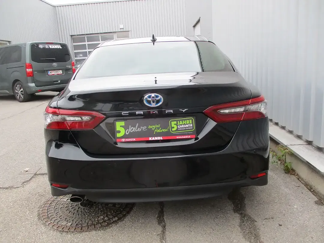 Toyota Camry - Thumbnail 4
