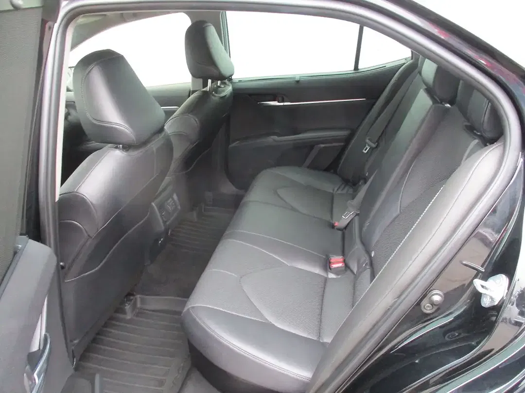 Toyota Camry - Thumbnail 5