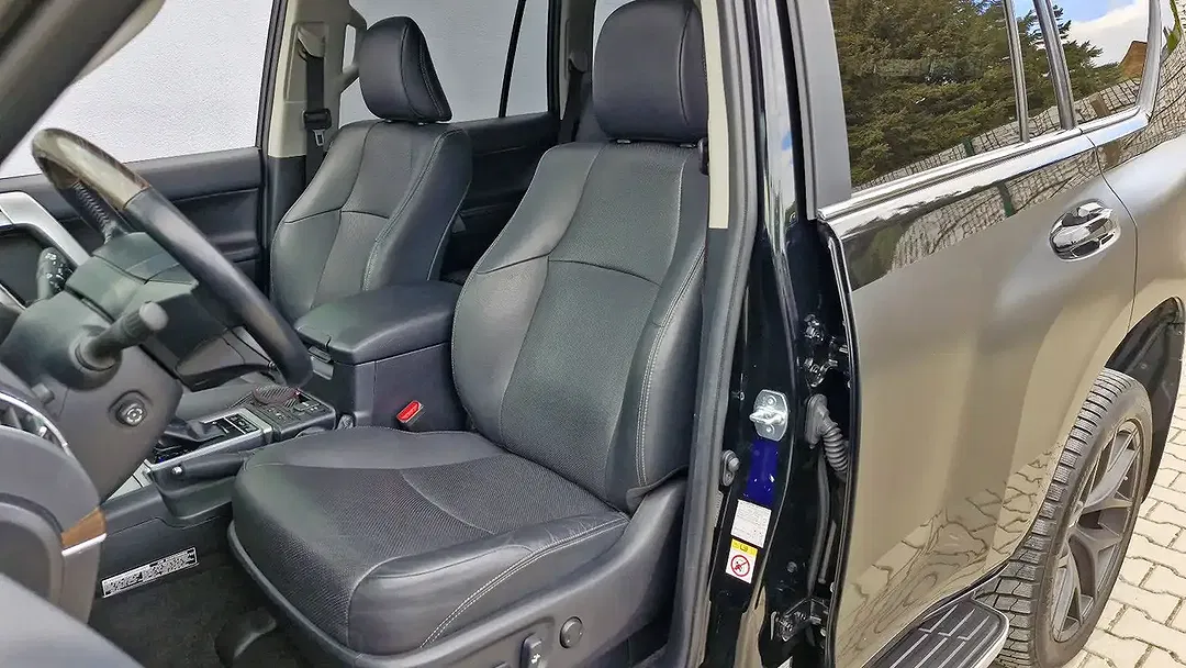 Toyota Land Cruiser - Thumbnail 4