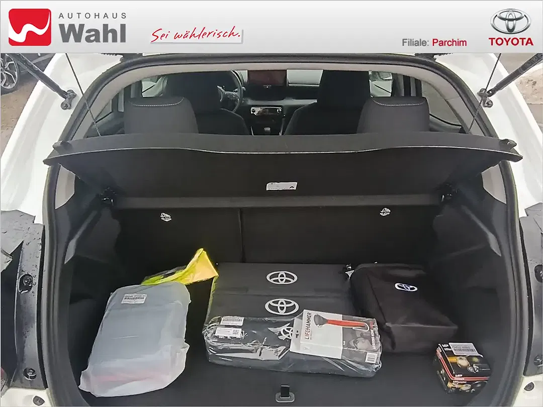 Toyota Yaris - Thumbnail 10