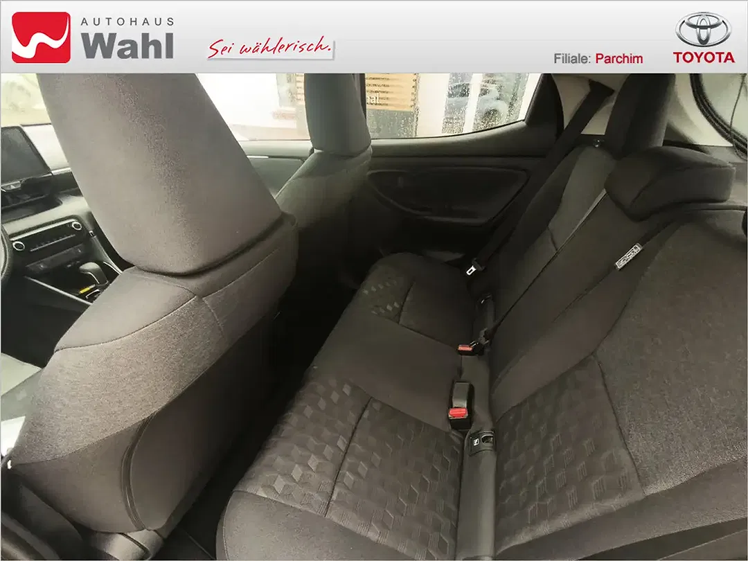Toyota Yaris - Thumbnail 11