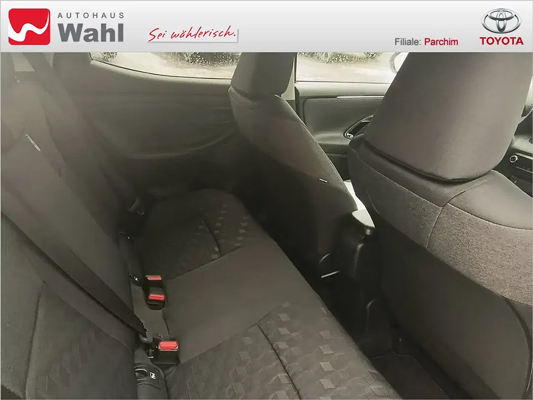 Toyota Yaris - Thumbnail 7