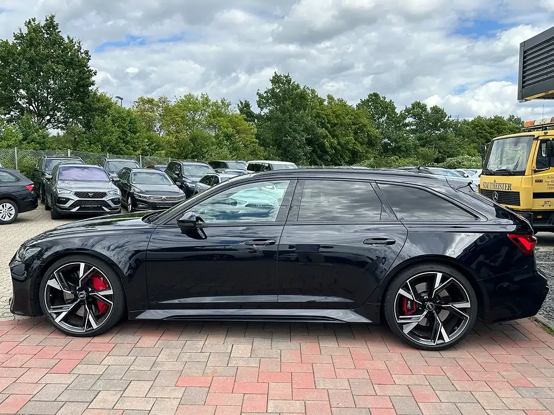 Audi RS6 - Thumbnail 2