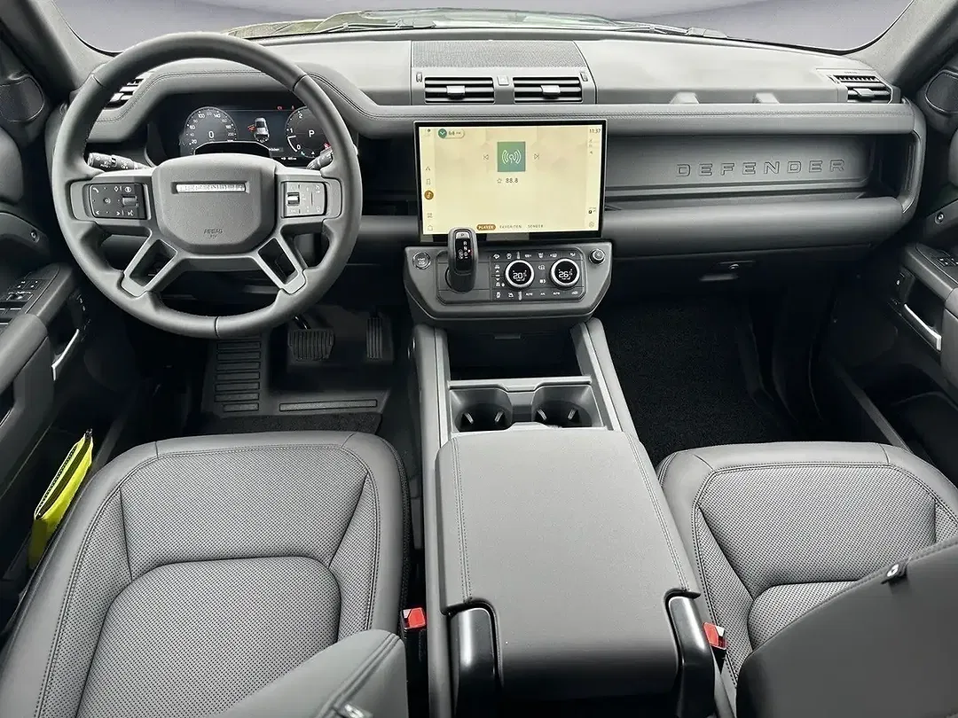 Land Rover Defender - Thumbnail 9