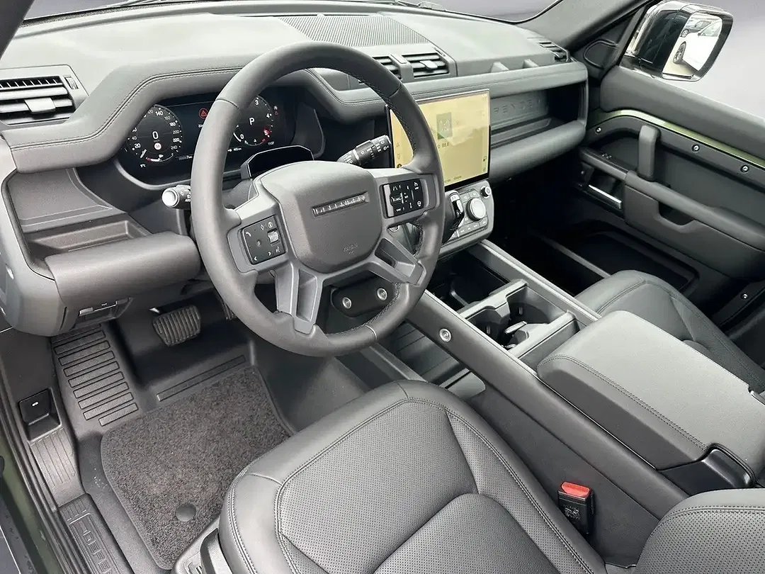 Land Rover Defender - Thumbnail 6