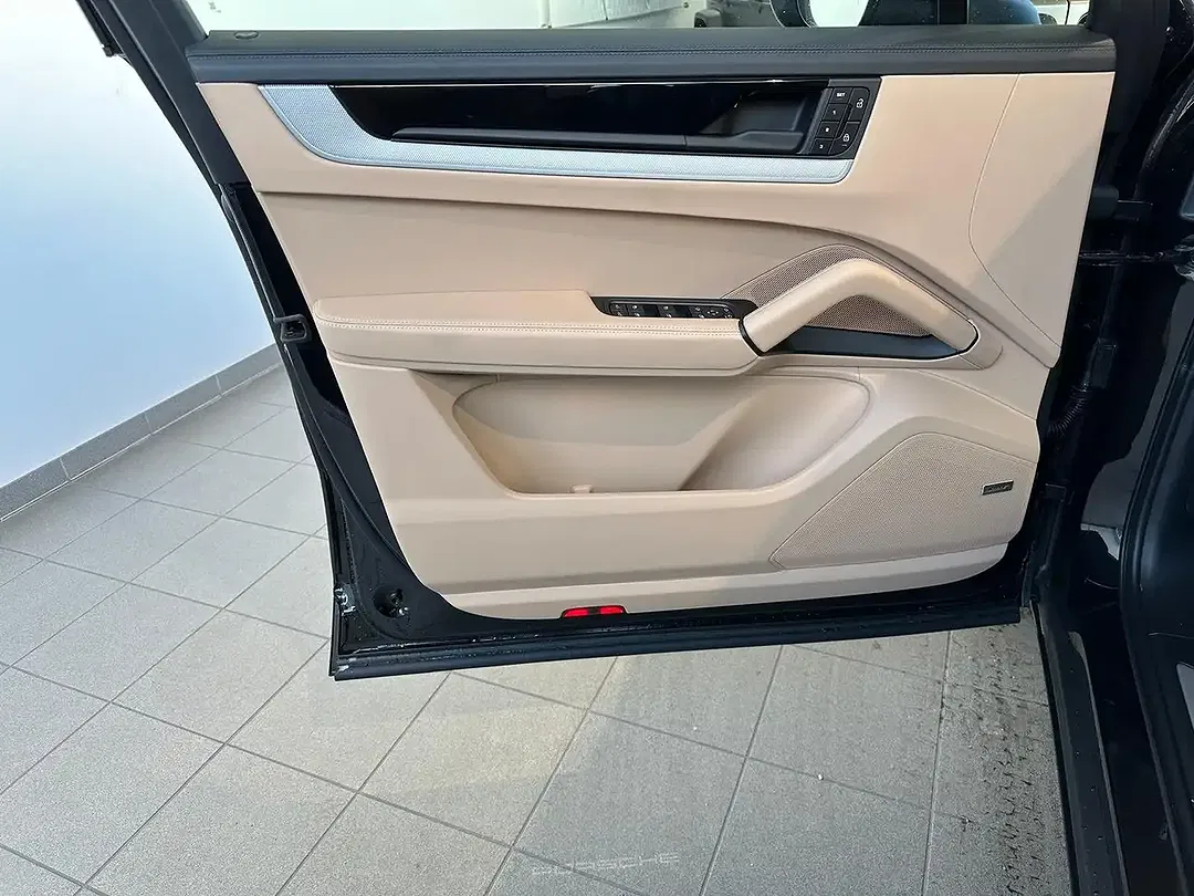 Porsche Cayenne - Thumbnail 12