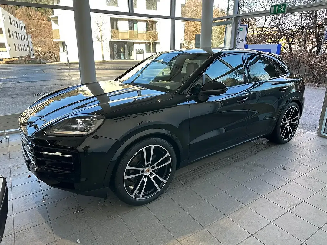 Porsche Cayenne - Thumbnail 3