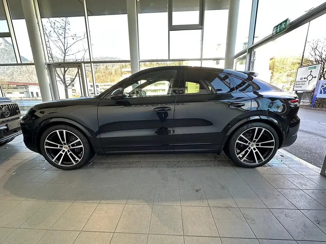 Porsche Cayenne - Thumbnail 4