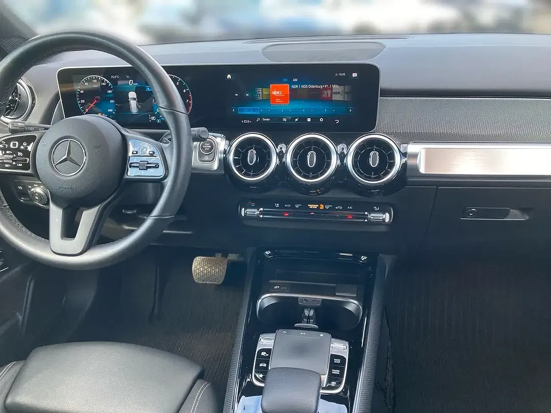 Mercedes-Benz GLB 200 - Thumbnail 11