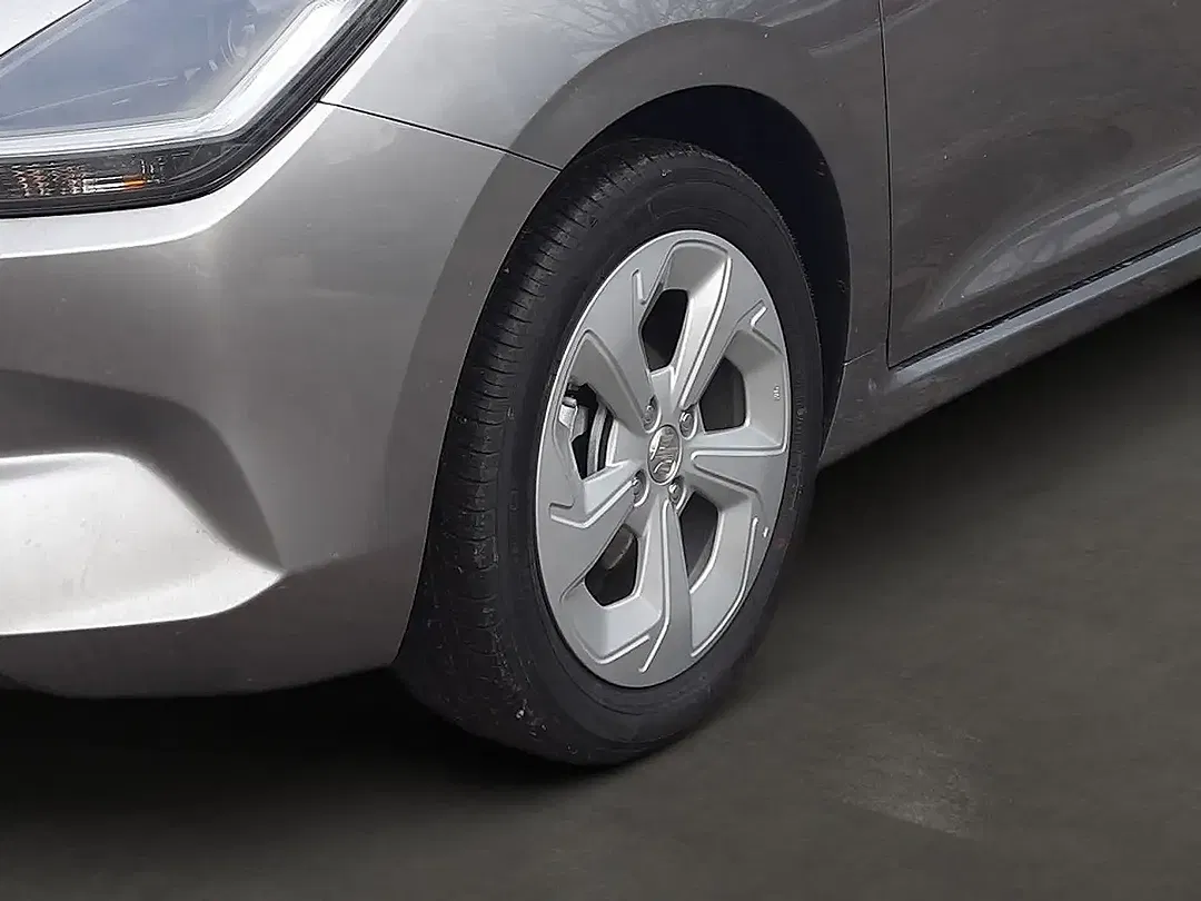 Suzuki Swift - Thumbnail 7
